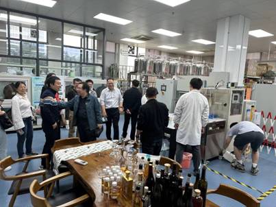 支部共建聚合力 科技创新促发展——轻化工研究所党支部与办公室实验室教辅人员党支部赴中新国际联合研究院开展主题党日活动侧记